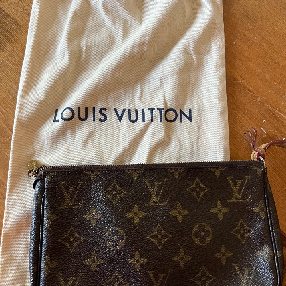 Louis Vuitton pochette